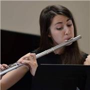 Studentessa con diploma di primo livello impartisce lezioni di flauto traverso per bambini e adulti